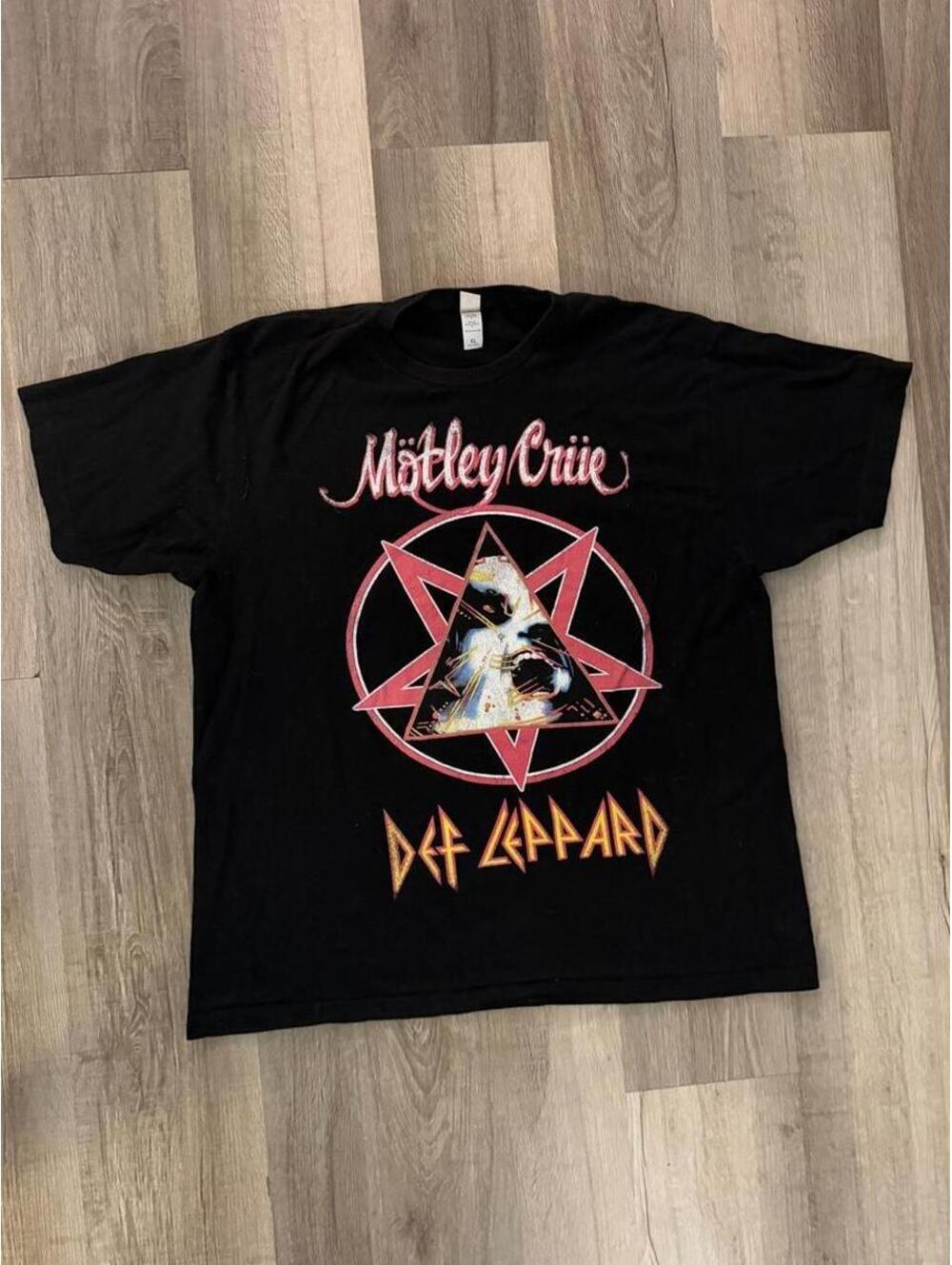 Mötley Crüe and Def Leppard 2022 black cotton t-shir size XL #rock #band